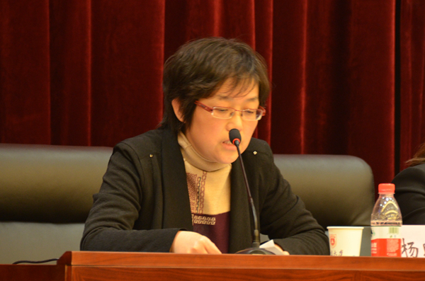29江苏省高级人民法院民一庭副庭长杨晓蓉主持闭幕式.jpg 29江苏省高级人民法院民一庭副庭长杨晓蓉主持闭幕式.jpg